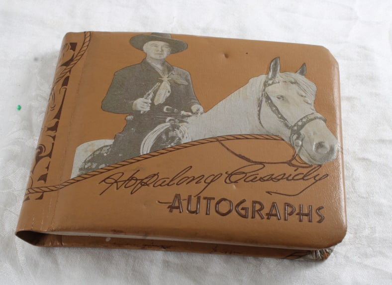 Vintage Hopalong Cassidy Autograph Book Unused: Vintage Hopalong Cassidy Autograph Book Unused - As pictured. Please ask questions and read terms & conditions before bidding.