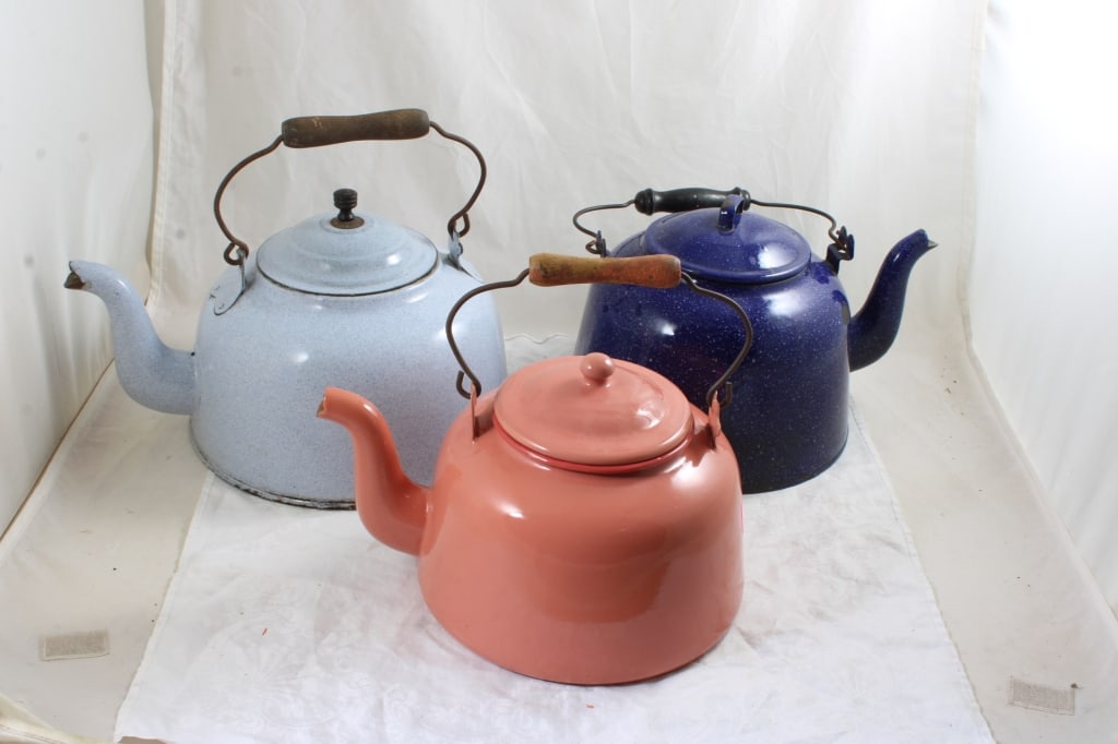 3 Enamelware Wood Bale Handled Tea Kettles: 3 Enamelware Wood Bale Handled Tea Kettles - All are around 8" to 9" Tall not counting the handles. Pink, Light Blue Speckles and Dark Blue Speckles. All as pictured. Please ask questions and read ter