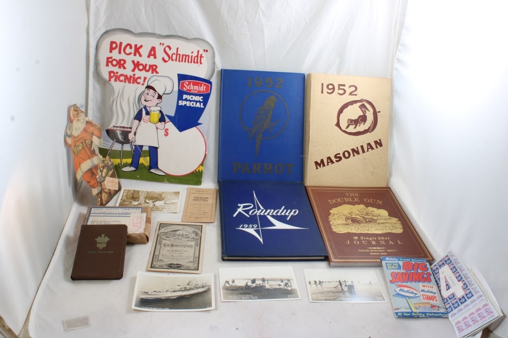 Ephemera Soldiers Prayer Book with 1953 Mailer: Ephemera Soldiers Prayer Book with 1953 Mailer - Advertisement, Yearbooks, Postcards & Other. All as pictured. Please ask questions and read terms & conditions before bidding.