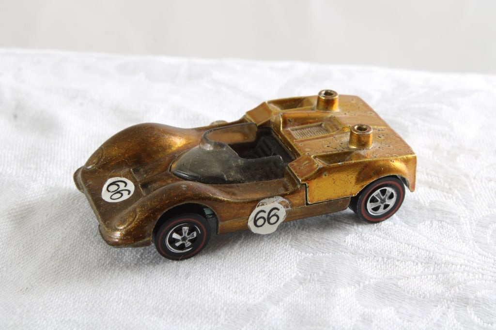 1968 Hot Wheels Redline Chaparral 2G Gold (1 of 7)