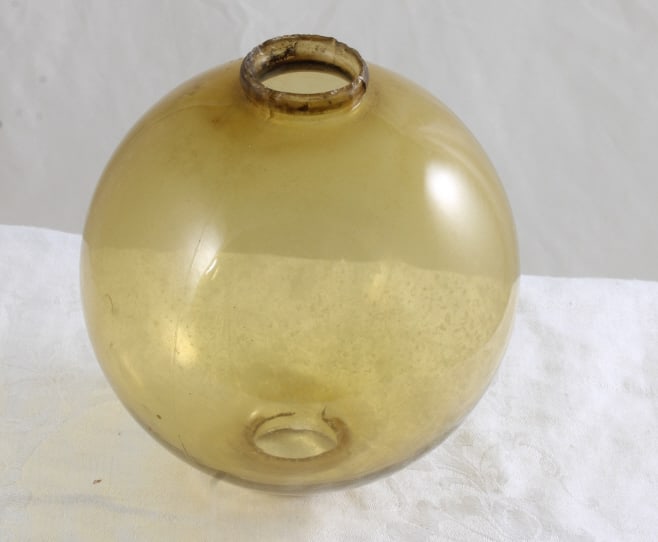 Amber Lightening Rod Ball 5" Tall: Amber Lightening Rod Ball 5" Tall - As pictured. Please ask questions and read terms & conditions before bidding.