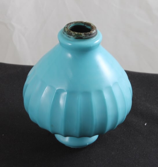 Blue Lightening Rod Ball 4.5" Tall: Blue Lightening Rod Ball 4.5" Tall - As pictured. Please ask questions and read terms & conditions before bidding.