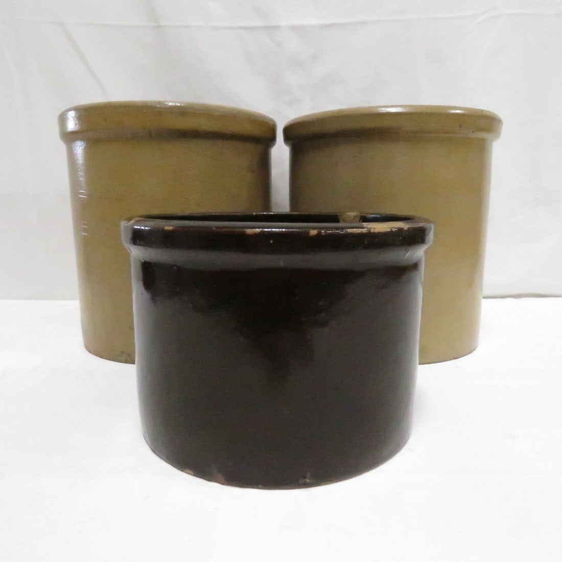 2 Salt Glaze & 1 Minnesota Stoneware Butter Crock: 2 Salt Glaze & 1 Minnesota Stoneware Butter Crock - all bottom marked, 2 1 gallon salt glaze have minimal bottom edge chips, 5 pound Albany slip butter crock - chips on top edge Please ask questions a