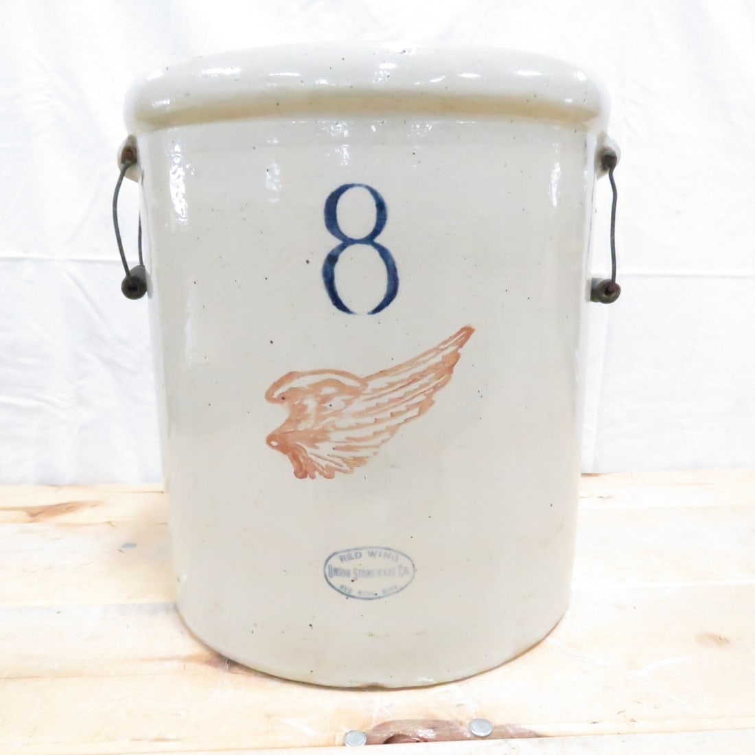 8 Gallon Red Wing Union Stoneware Co Crock: 8 Gallon Red Wing Union Stoneware Co Crock - bale handles, 1915 patent date, wood stacking piece, very good condition Please ask questions and read terms & conditions before bidding.