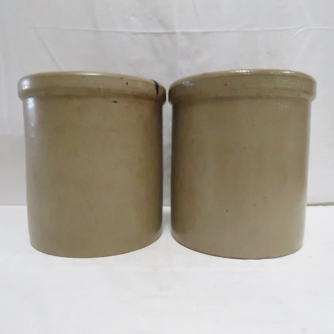 2 Minnesota Stoneware Salt Glaze Crocks (1 of 18)