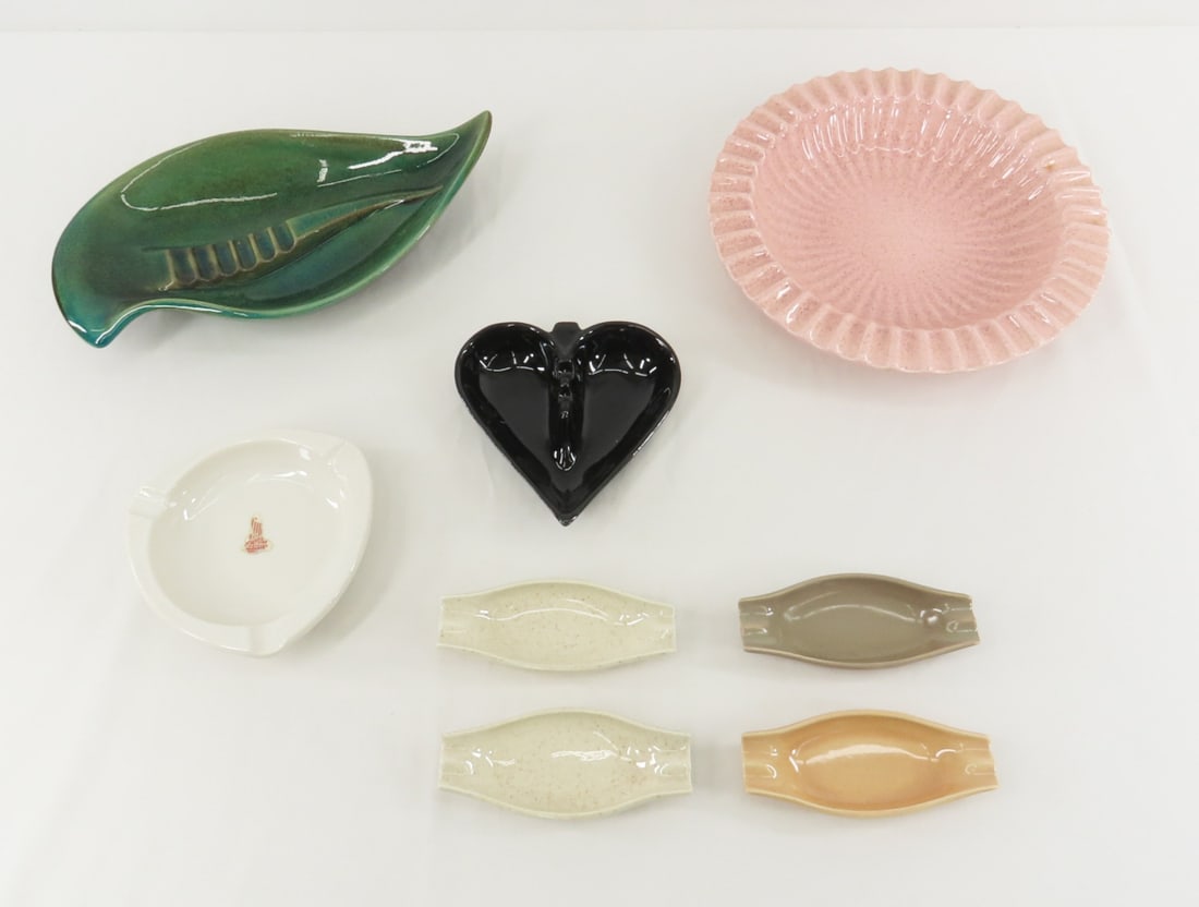 8 Red Wing Art Pottery & Dinnerware Ashtrays: 8 Red Wing Art Pottery & Dinnerware Ashtrays - 746 (crazing), M-1532, 855, and restaurant ware Please ask questions and read terms & conditions before bidding.