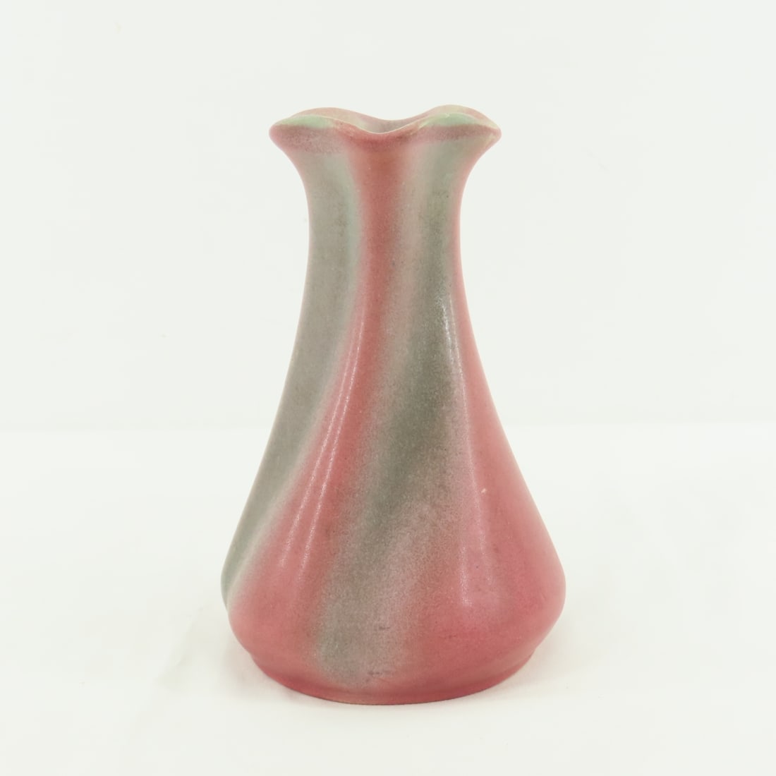 McCoy Glo-Art #768 Vase "7X4.5"" Vase": McCoy Glo-Art #768 Vase "7X4.5"" Vase" - 4.5x7", excellent condition Please ask questions and read terms & conditions before bidding.