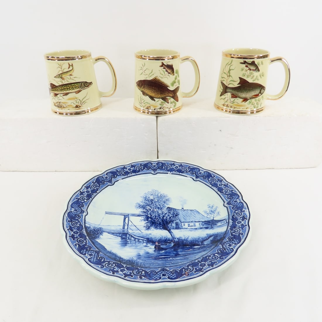 Delft 12" Platter & 3 Gibsons Fish Mugs: Delft 12" Platter & 3 Gibsons Fish Mugs - Please ask questions and read terms & conditions before bidding.