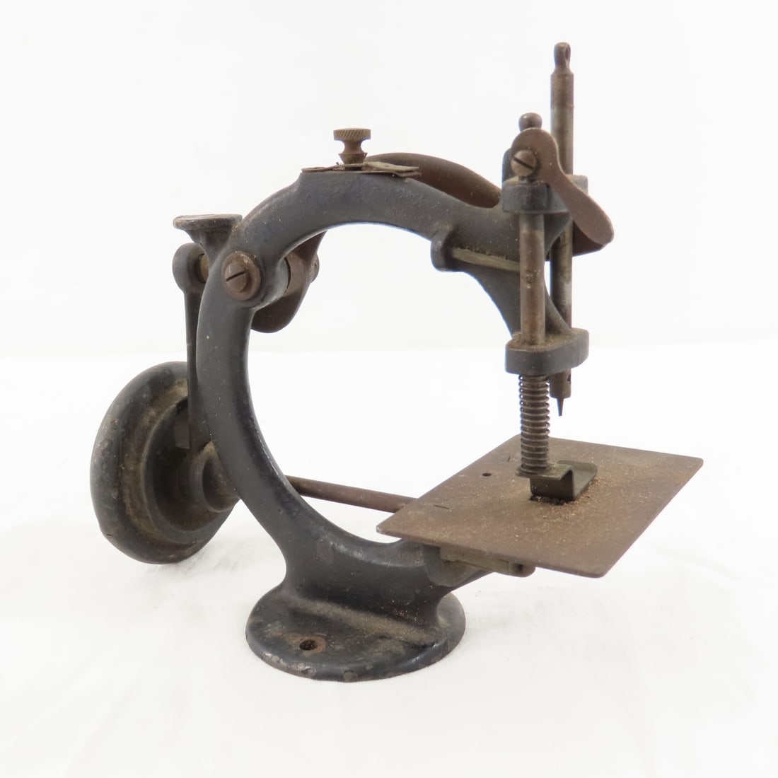 1895 Ideal Chain Stitch Sewing Machine (1 of 9)