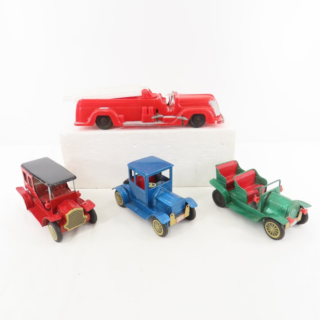 3 Old Fashioned Tin Windup Cars (1 of 18)