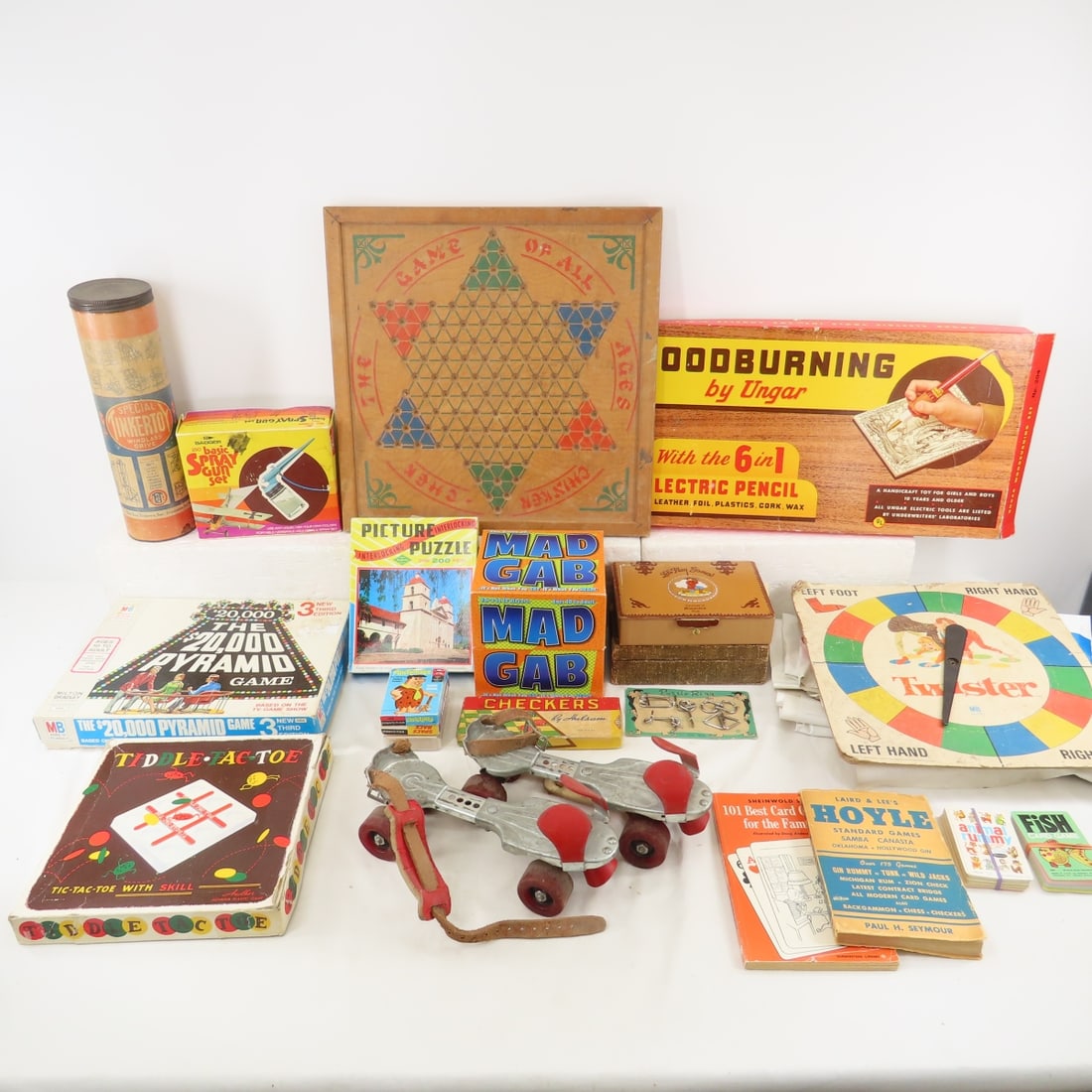 Vintage Board Games, Puzzles & Activity Kits: Vintage Board Games, Puzzles & Activity Kits - Please ask questions and read terms & conditions before bidding.