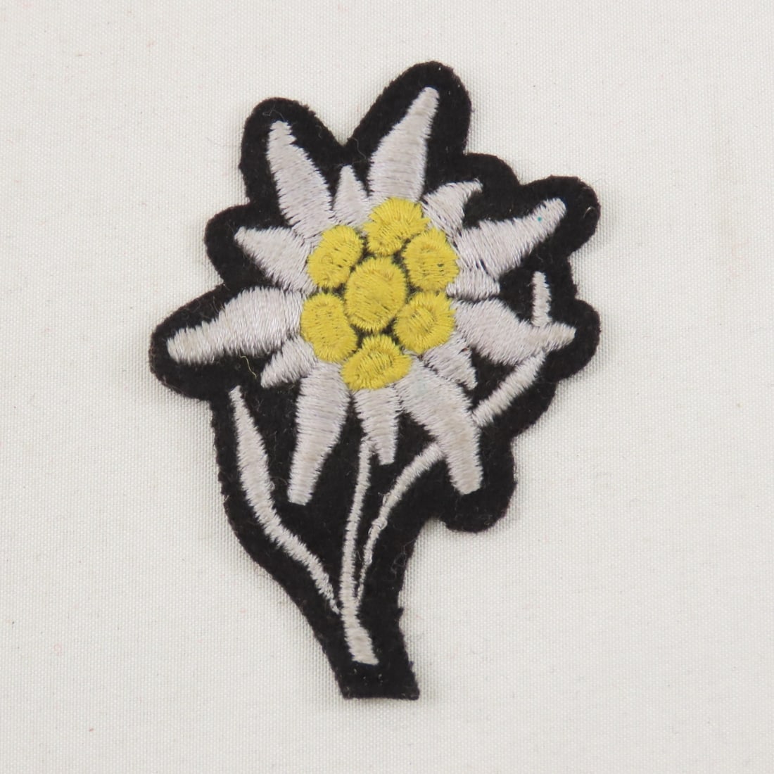 WWII German Edelweiss cloth patch (1 of 2)