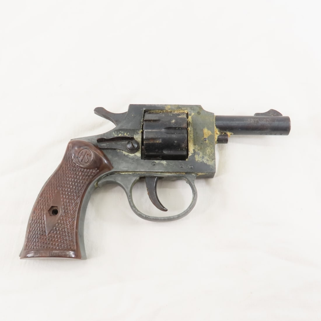 German Herbert Schmidt .22 LR Revolver Project Gun: German Herbert Schmidt .22 LR Revolver Project Gun - SN# 57918, imported by Madison Import Corp. 1960's, 2.5" barrel, 8 shot, incomplete, 1 grip, as shown- needs cleaning/restoration. C&R or FFL trans
