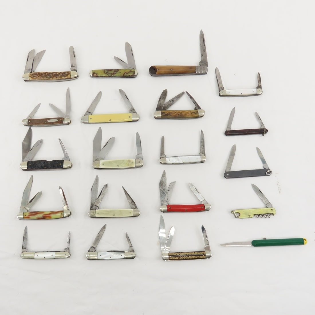 20 Vintage Pocket Knives (1 of 20)