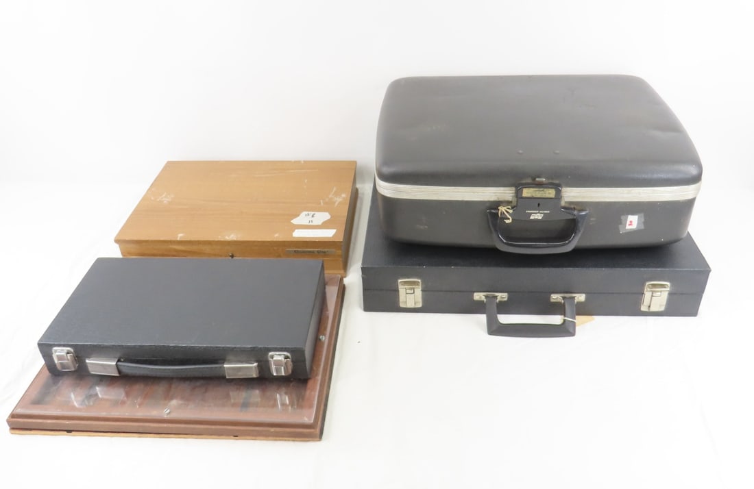 5 knife cases including Case Collector: 5 knife cases including Case Collector - largest is 18.5x14" Please ask questions and read terms & conditions before bidding.