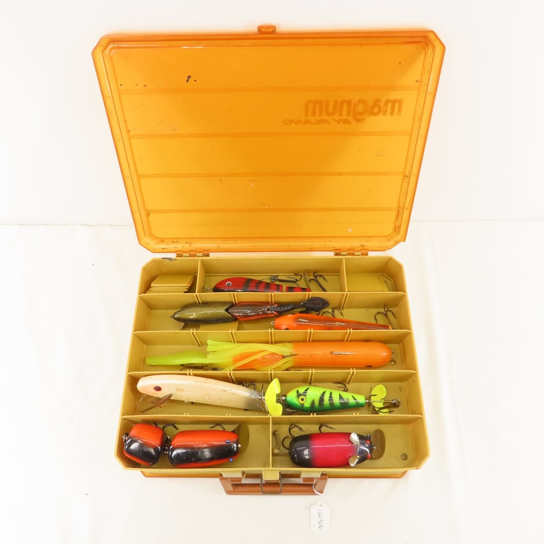 Magnum Plano tackle Box with 17 Large Lures (1 of 13)