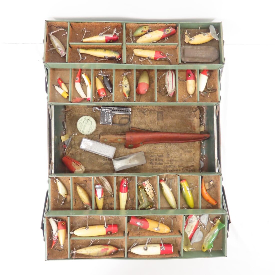 Vintage Walton Tackle Box with 30+ Lures (1 of 17)