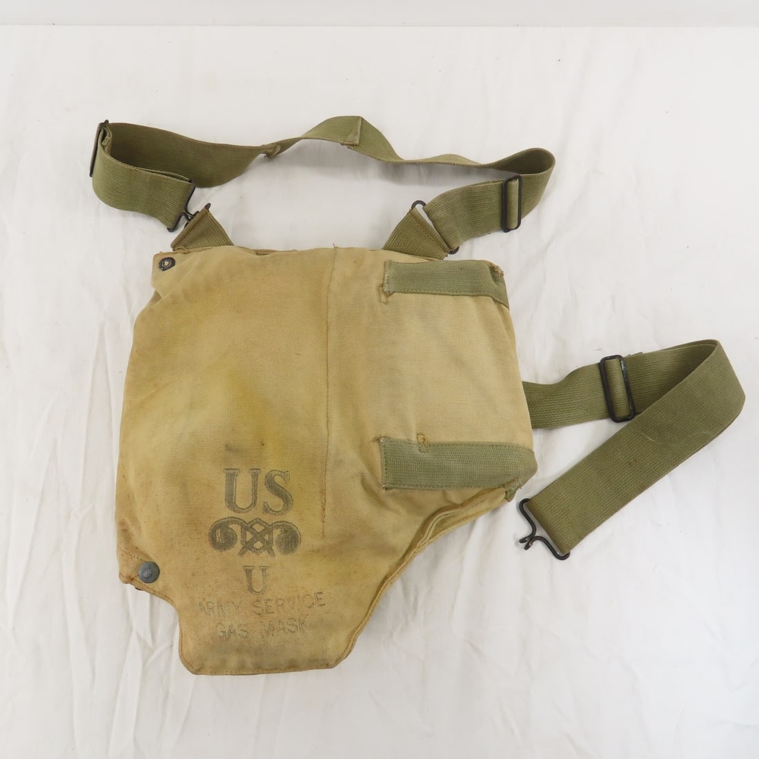 WWII US Army Gas Mask with bag M1VA1 (1 of 13)