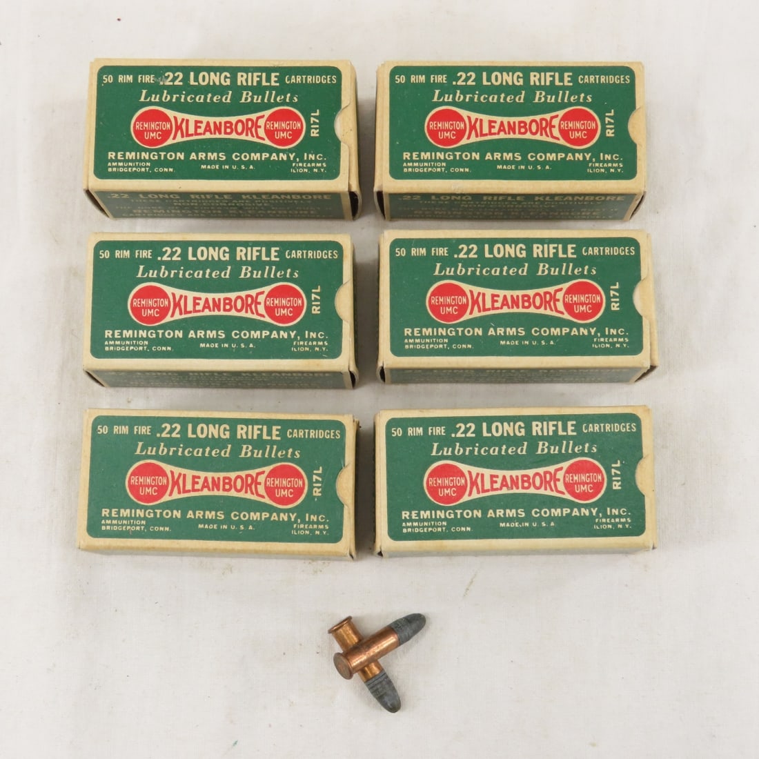 300 Rounds Remington Kleanbore .22 LR Dog bone box: 300 Rounds Remington Kleanbore .22 LR Dog bone box - Please ask questions and read terms & conditions before bidding.