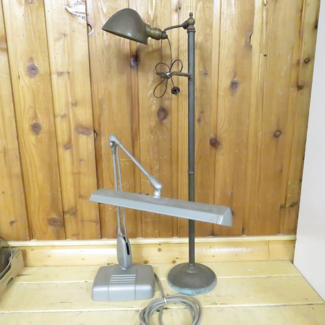 2 Vintage Lamps, Dazor and More (1 of 20)