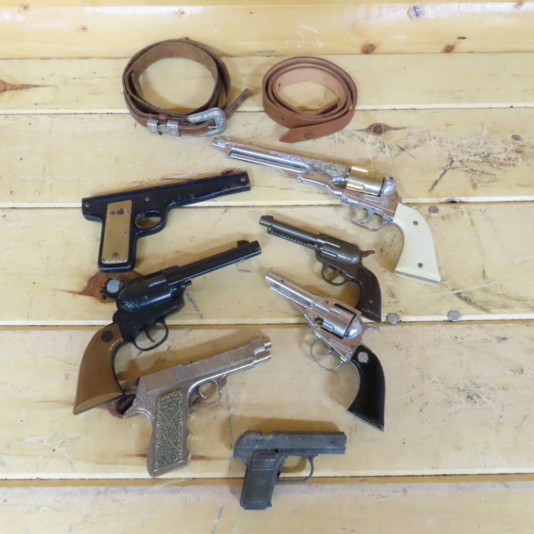 7 Vintage Cap Guns, Remington 36 & More: 7 Vintage Cap Guns, Remington 36 & More - Daisy, Hubley Remington 36, 'Dick', Hubley 45, Hubley Texan .45, Jakel Co. Aeromatic, Unmarked [non-functional but hammer and trigger do move] Please ask ques