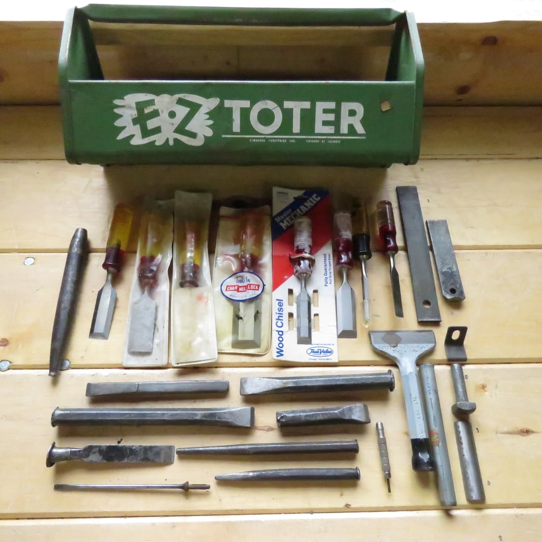 E-Z Toter Tool Caddy with Wood Chisels & More (1 of 20)
