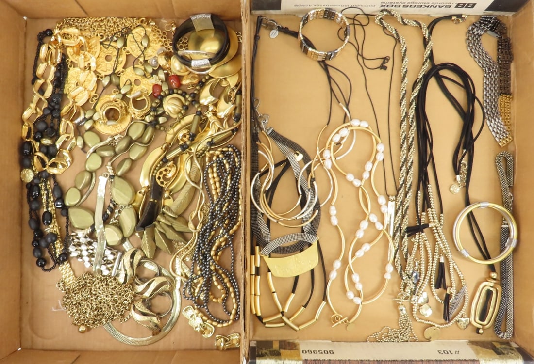 Anne Marie Chagnon, Hagar Satat & Other Jewelry: Anne Marie Chagnon, Hagar Satat & Other Jewelry - Banana Republic, NIV, Lizzy James, Jessica Simpson and others Please ask questions and read terms & conditions before bidding.