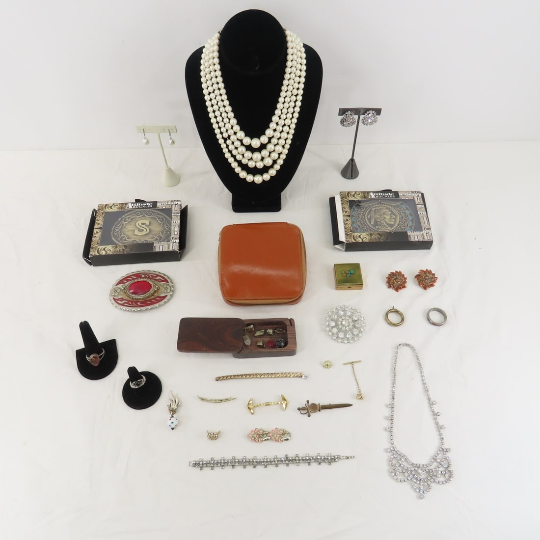 Assorted Jewelry, Belt Buckles & Loose Stones: Assorted Jewelry, Belt Buckles & Loose Stones - Please ask questions and read terms & conditions before bidding.