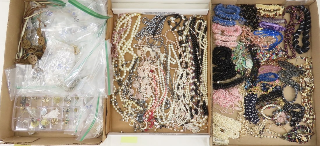 Bagged Jewelry & Handmade Beaded Jewelry: Bagged Jewelry & Handmade Beaded Jewelry - some faux pearls, wood & leather belt Please ask questions and read terms & conditions before bidding.