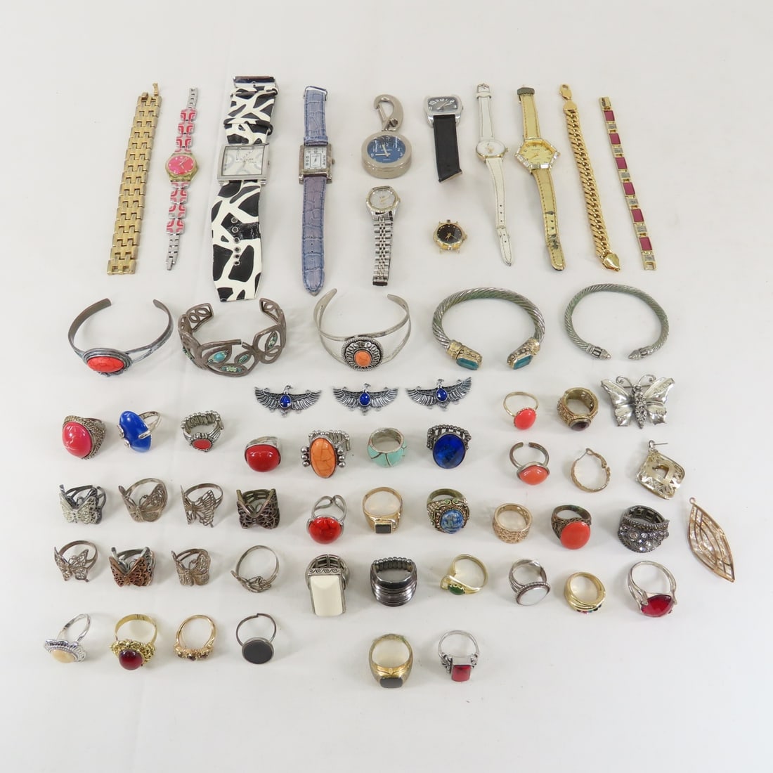 Men's and ladies costume jewelry rings, bracelets: Men's and ladies costume jewelry rings, bracelets - Please ask questions and read terms & conditions before bidding.
