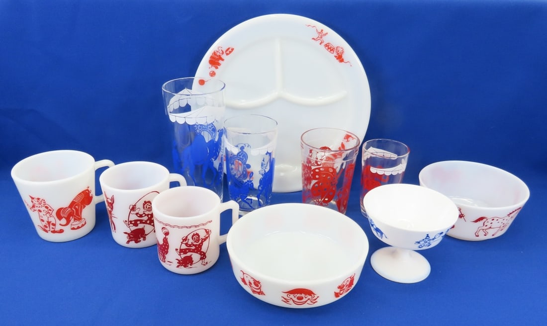 Pyrex & Hazel Atlas Circus Glass Dishware: Pyrex & Hazel Atlas Circus Glass Dishware - Please ask questions and read terms & conditions before bidding.