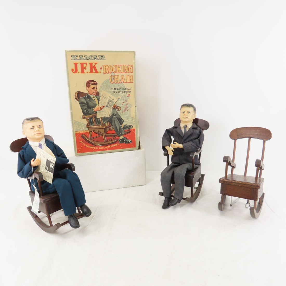 2 Vintage Kamar JFK Figures in Rocking Chairs (1 of 20)