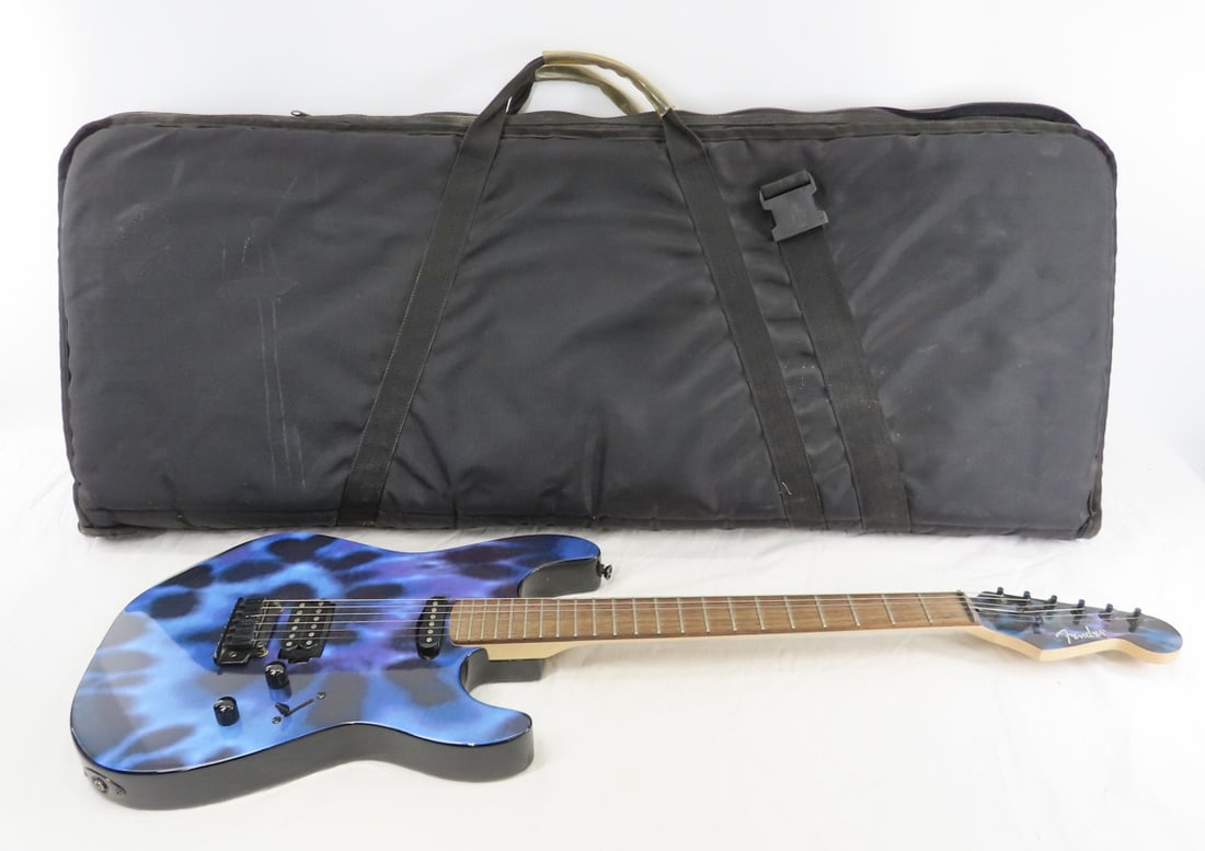 Fender Electric Guitar with soft case (1 of 16)