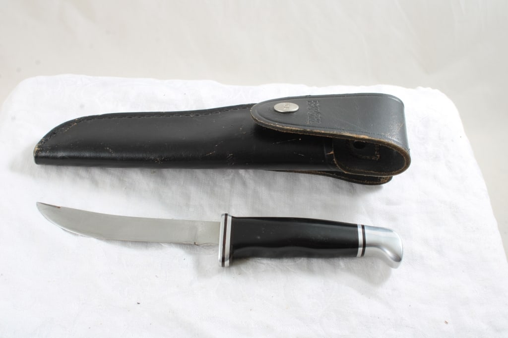 Buck Fixed Blade Knife #118 with Sheath (1 of 11)