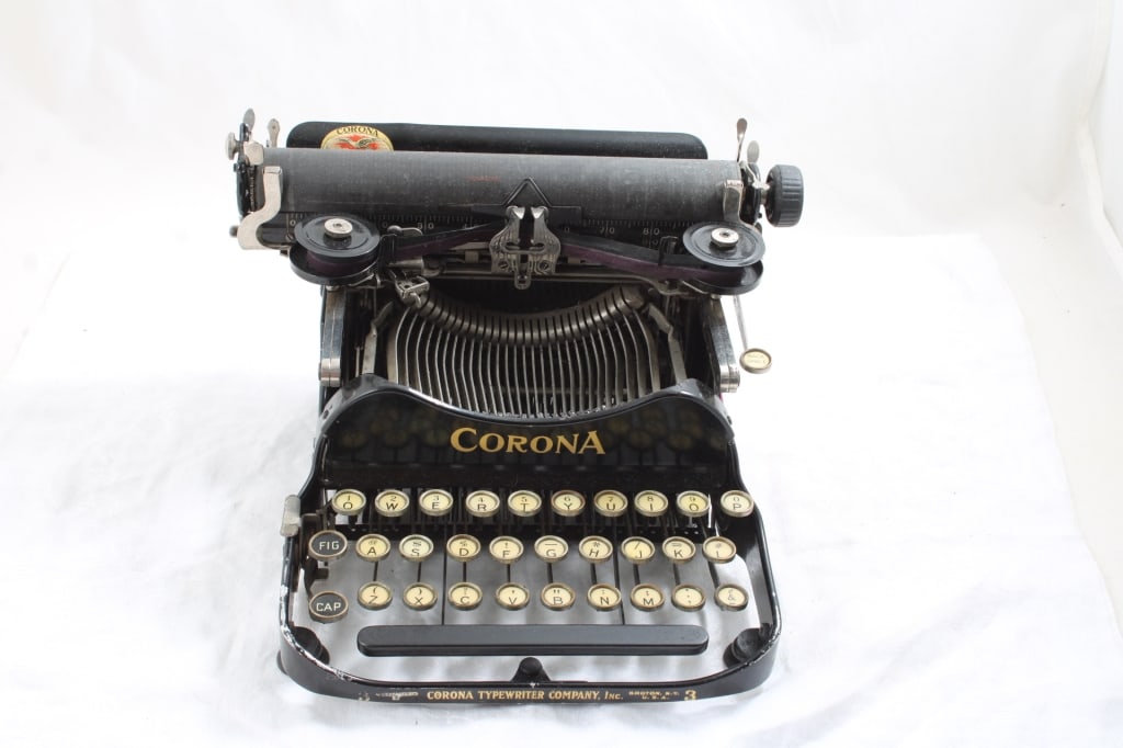 1917 Corona No. 3 Folding Manual Typewriter: 1917 Corona No. 3 Folding Manual Typewriter - As pictured. Please ask questions & read terms and conditions before bidding.