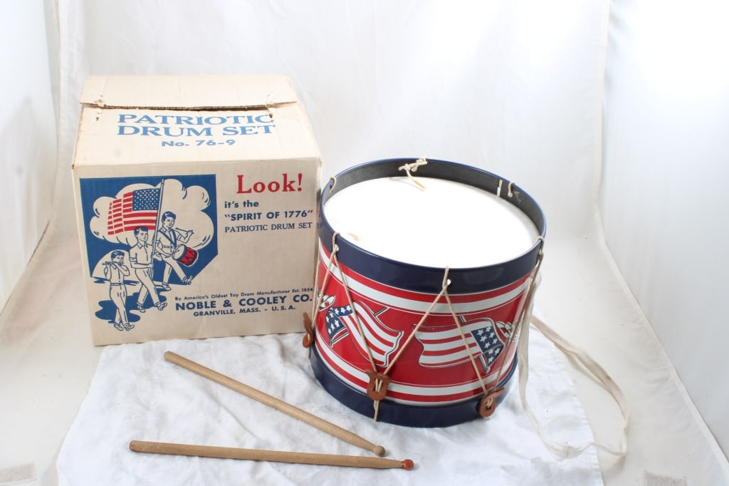Patriotic Drum Set: Patriotic Drum Set - Measures 9" Diameter x 7" Tall. One end has some damage as pictured. Please ask questions & read terms and conditions before bidding.