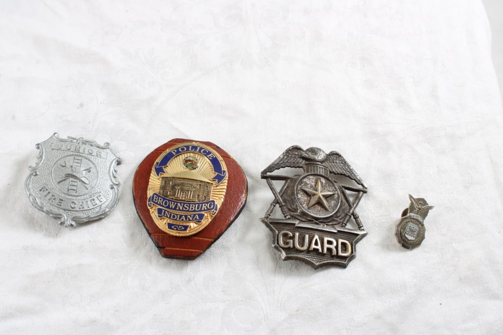 4 Badges Police, Guard, Air Police, Junior Fire (1 of 9)