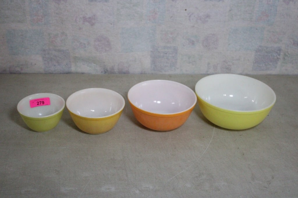 Pyrex Mixing Bowl Citrus Set: Pyrex Mixing Bowl Citrus Set - Pyrex Citrus Color Mixing Bowl Set #s401, 402, 403, 404. All as pictured. Please ask questions & read terms and conditions before bidding.