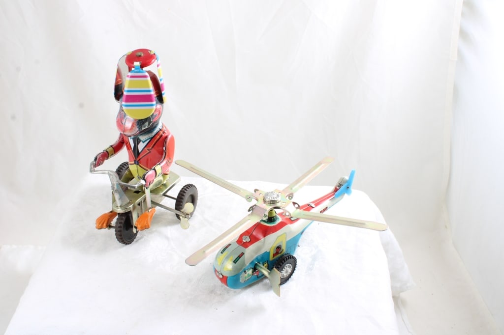 2 Tin Wind-Up Collector Toys Both Work (1 of 19)