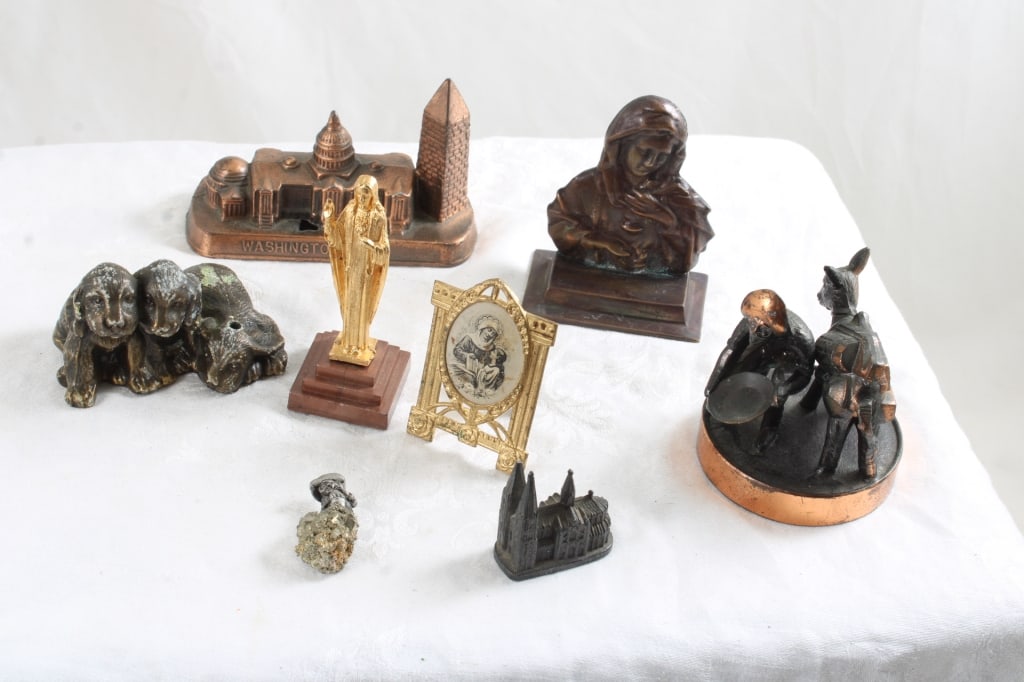 8 Collectible Figurines Religious & Souvenir (1 of 16)