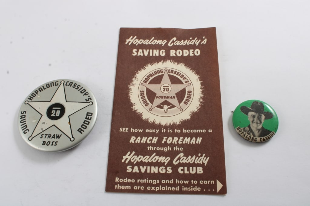 1950s Hopalong Cassidy Savings Club Badge & Pin: 1950s Hopalong Cassidy Savings Club Badge & Pin - Savings Club Strawboss Badge & Pinback. Both as pictured. Please ask questions & read terms and conditions before bidding.