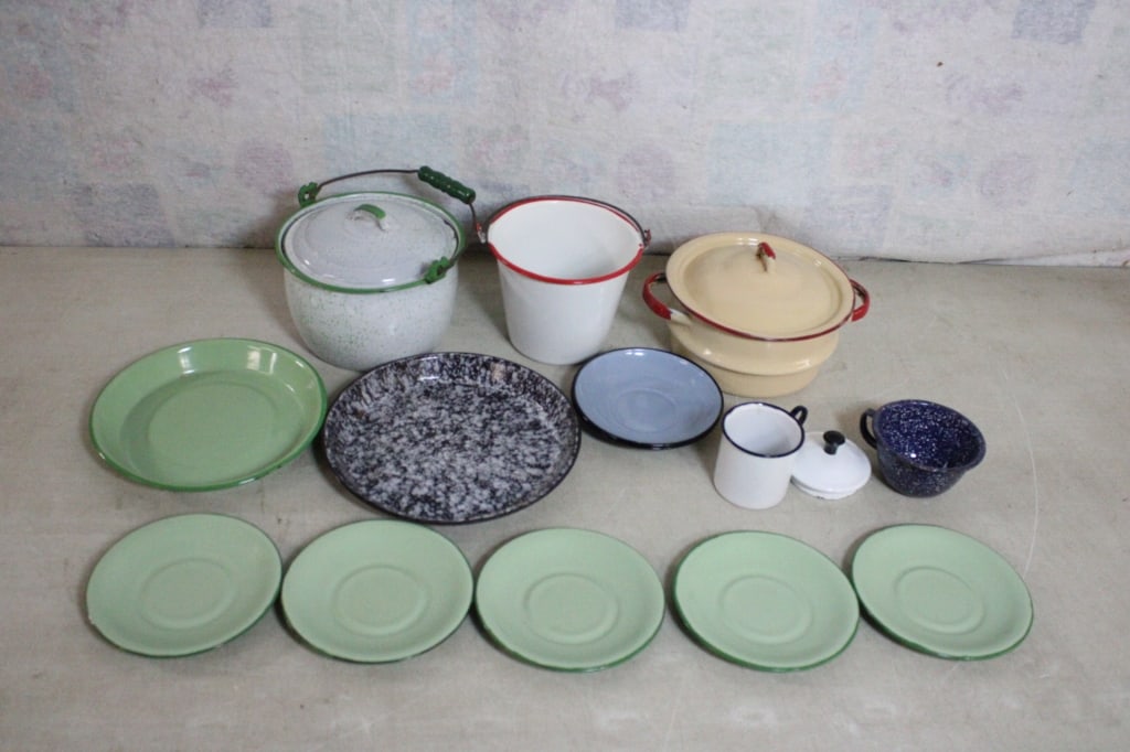 Enamelware Red & White Pail, Spatter Kettle, Pot (1 of 20)