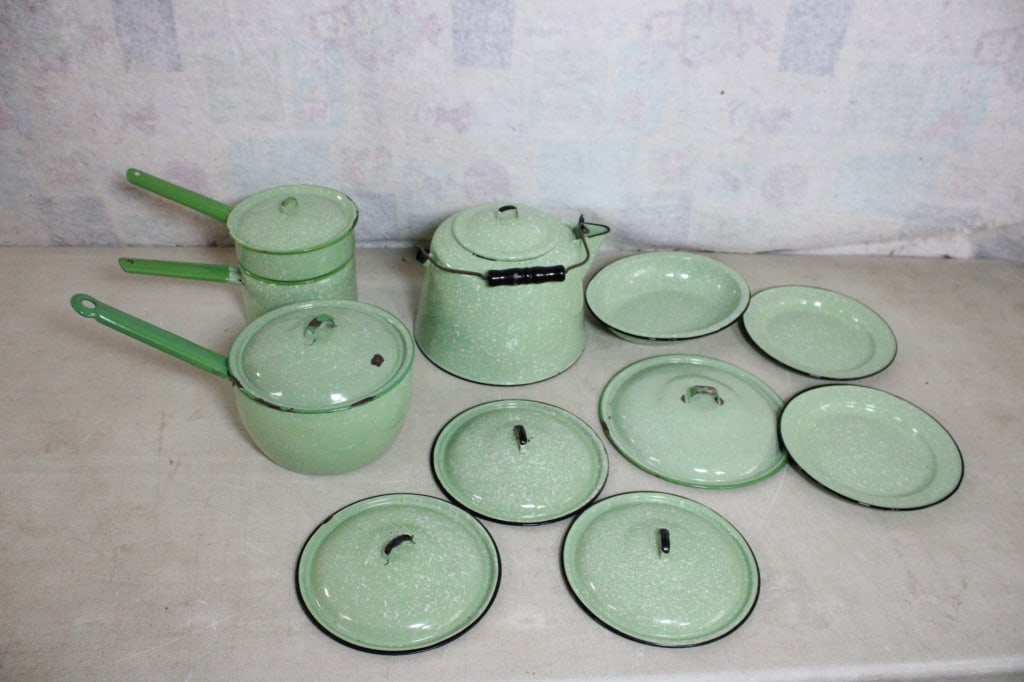 Enamelware Green Speckle Lot (1 of 20)