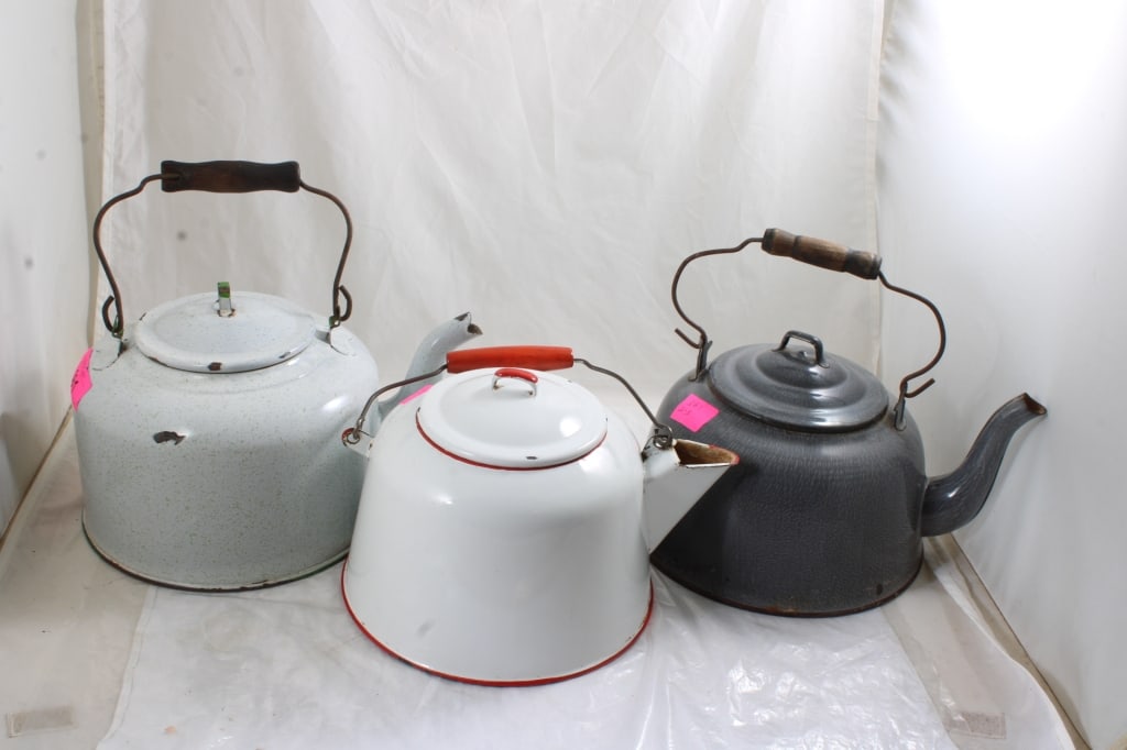 3 Enamelware Hot Water Kettles (1 of 20)