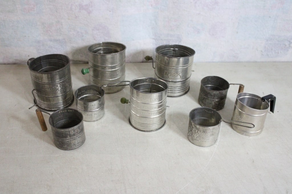 9 Vintage Flour Sifters Perfect, Rex, Foley, plus (1 of 20)