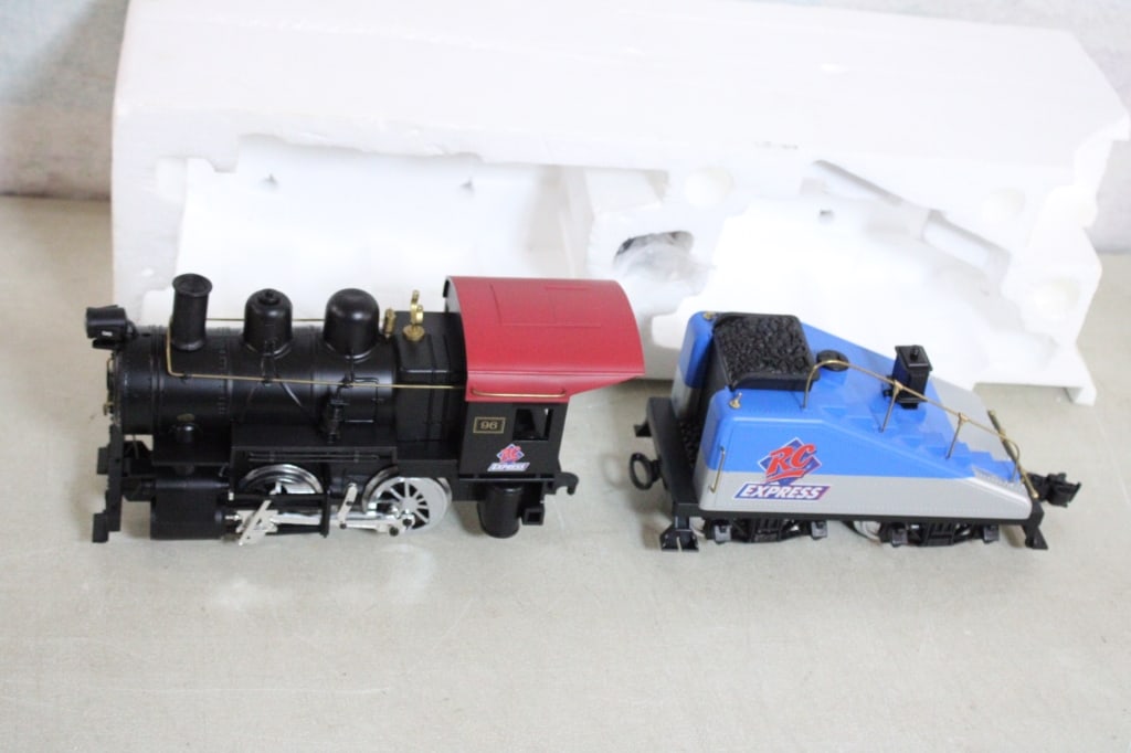 RC Express by Aristo-Craft Train Engine & Tender (1 of 20)