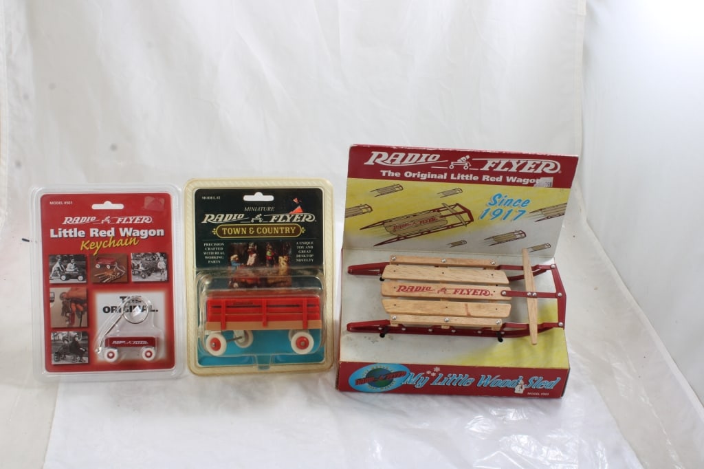 Radio Flyer 2 Wagons & Sled Store Display ALL NEW (1 of 15)