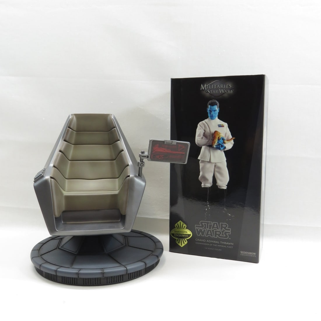 Grand Admiral Thrawn w/Command Chair 1:6 (1 of 20)