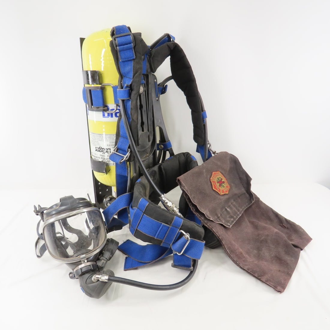 Drager Fire Rescue SCBA Respirator, Tank & Mask: Drager Fire Rescue SCBA Respirator, Tank & Mask - with harness, back plate. Tank is Drager part no 3338043, Mask is also Drager R54724, regulator 3,000PSI Please read terms & conditions and ask questi