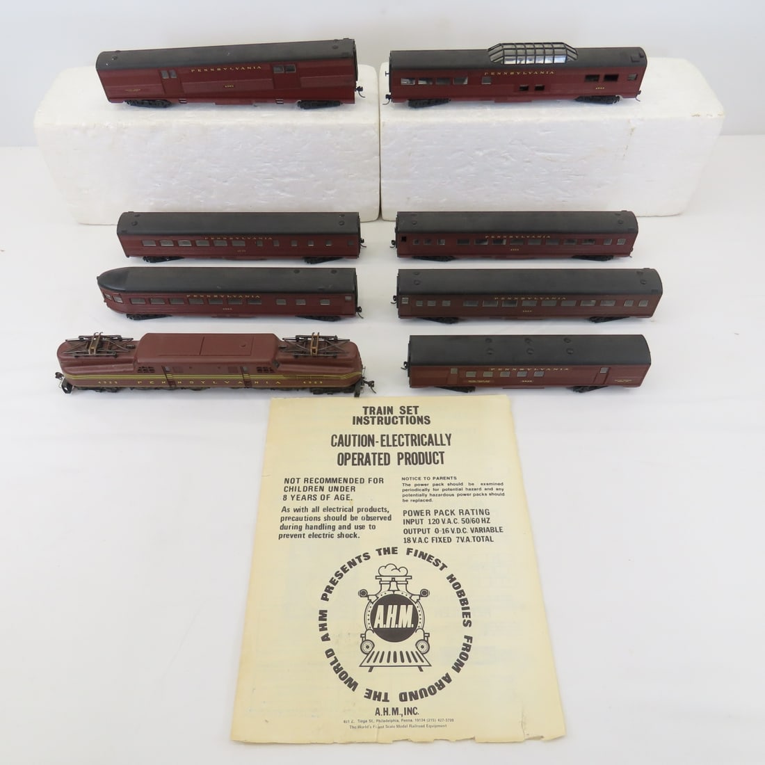 8 AHM HO Scale Engine, Dummy & Passenger Cars (1 of 20)